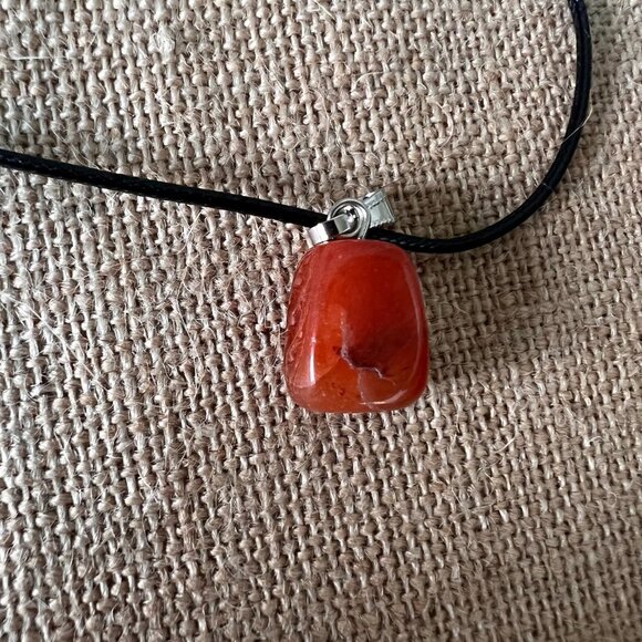 Red orange stone pendant necklace black cord vintage 90s - Picture 3 of 5
